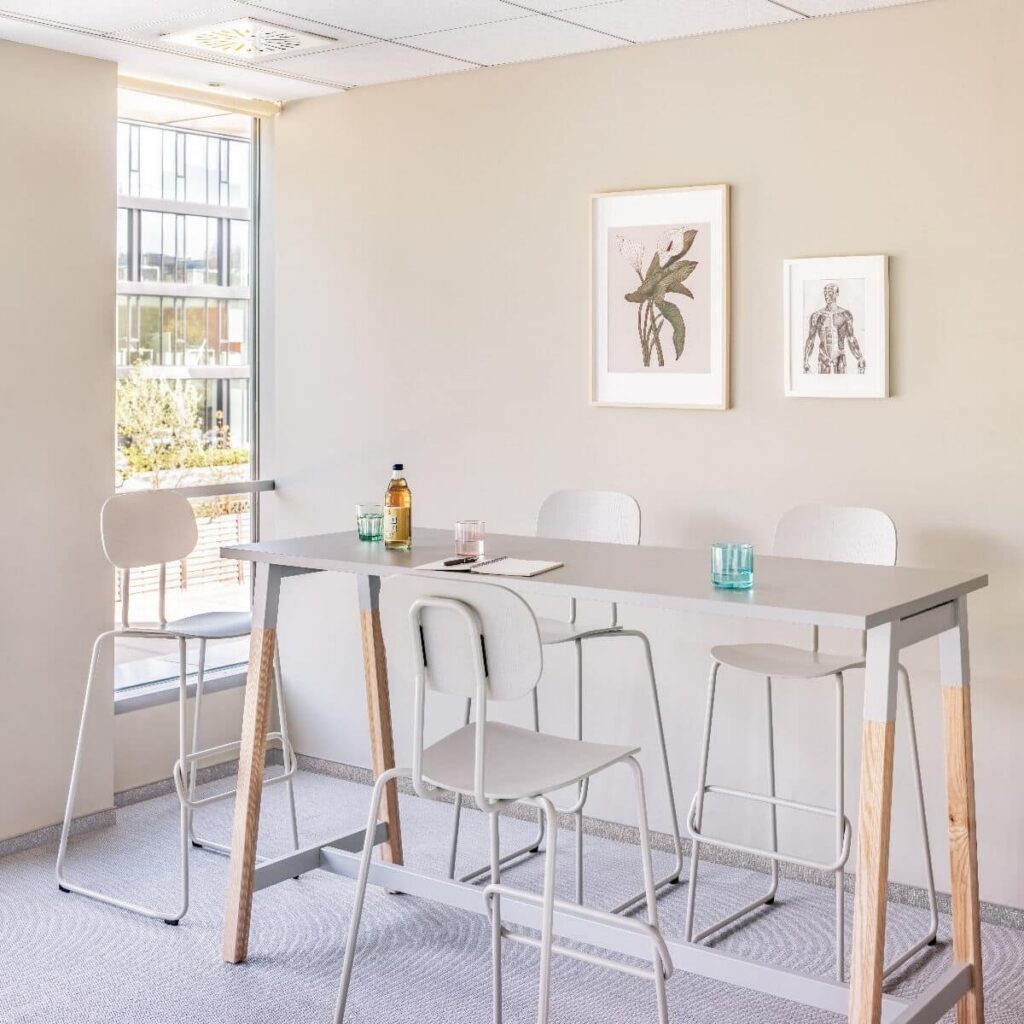 Table haute pour les espaces informels