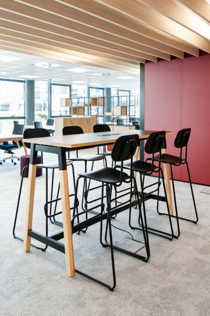 Table haute pour les espaces informels