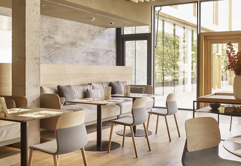 Chaise cafétéria