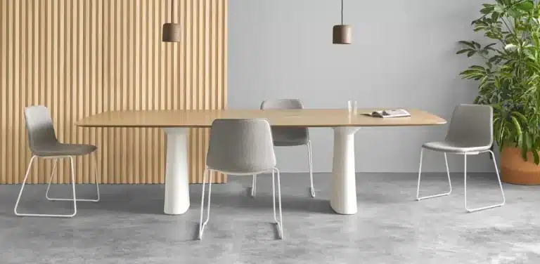 Chaise de cafétéria