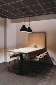 Tabouret pour les espaces informels