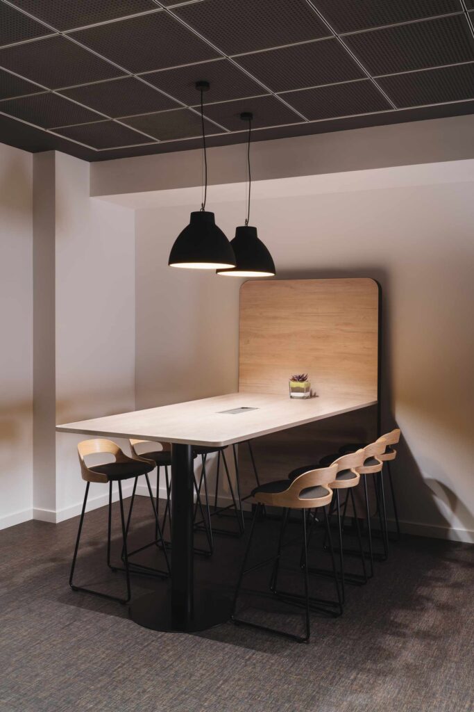 Tabouret pour les espaces informels