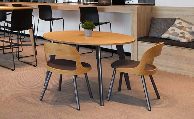 Chaise visiteur en bois