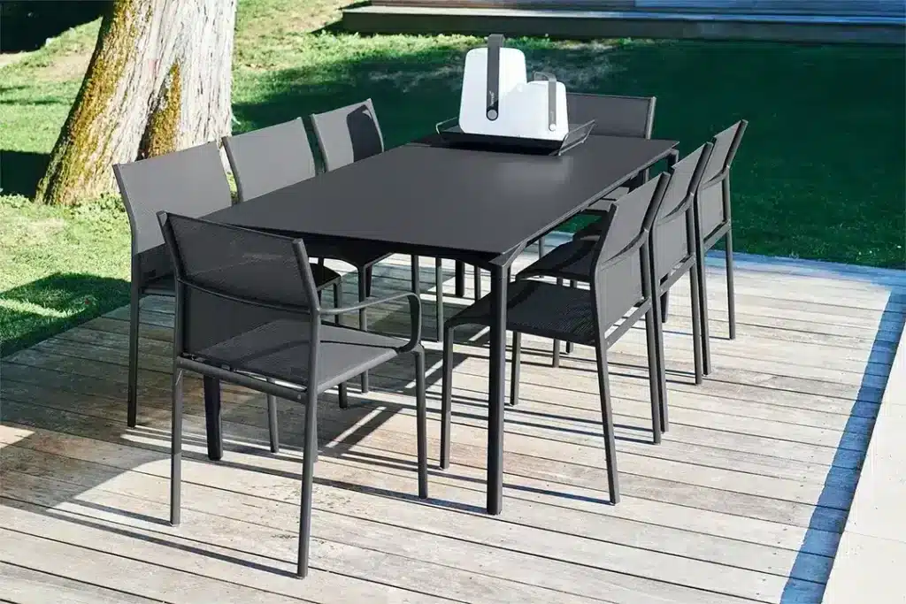 Table pour les espaces extérieurs.