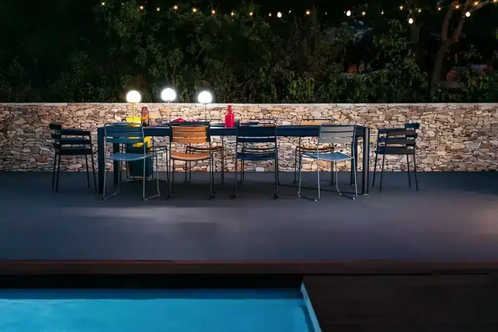 Table pour les espaces extérieurs