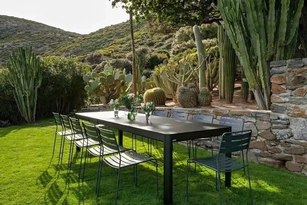 Table pour les espaces extérieurs