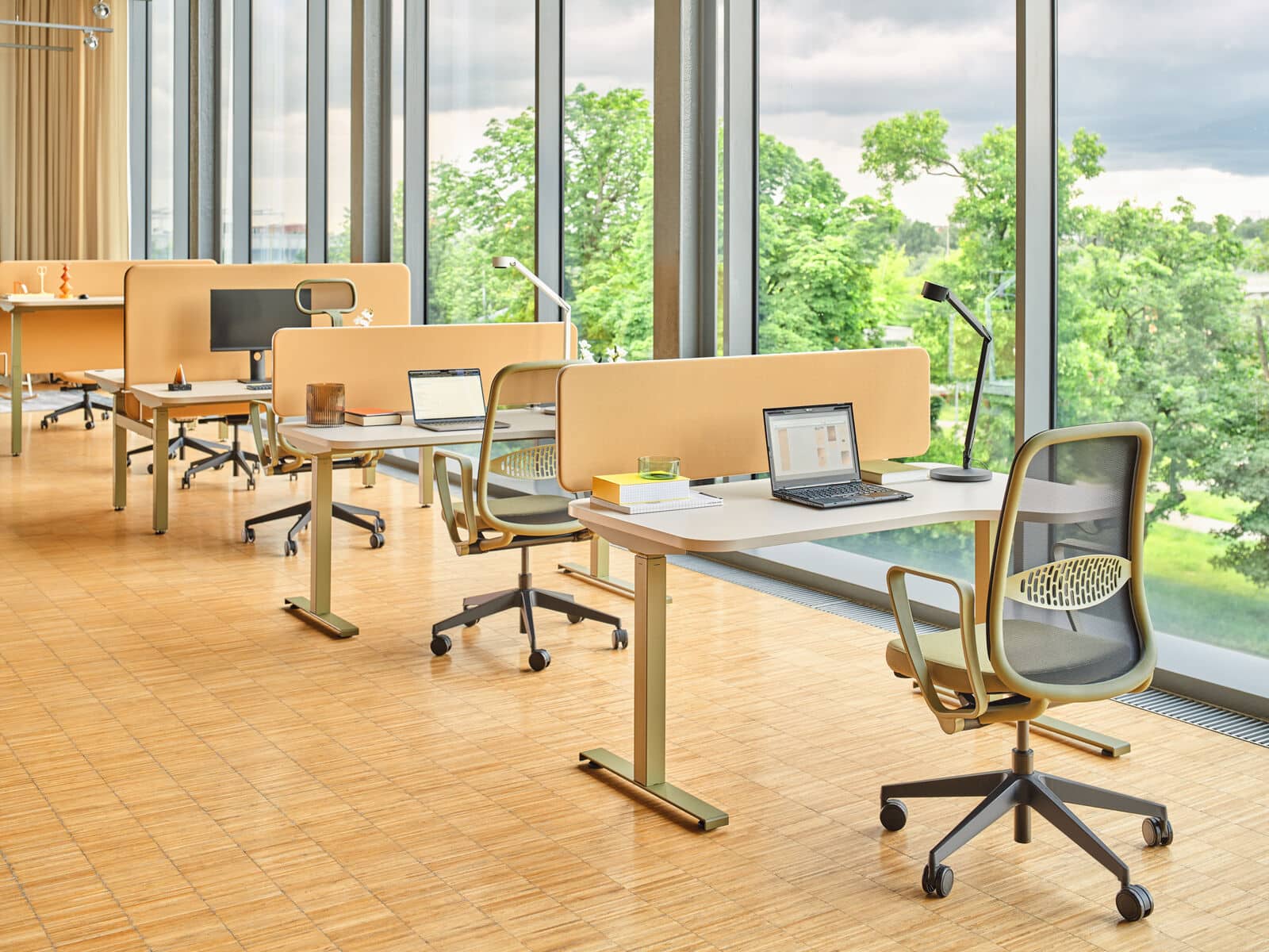 Bureau Ogi drive réglable en hauteur