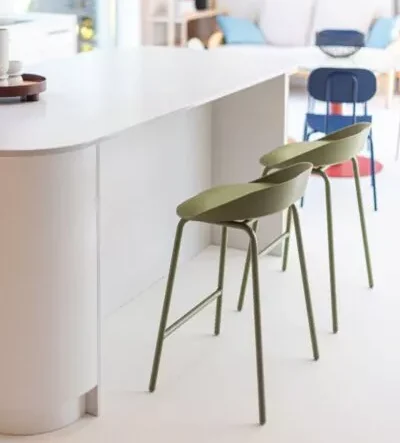 Tabouret pour les espaces de travail