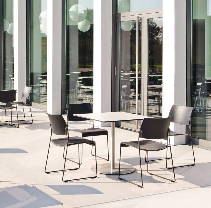 Table de bistro extérieur
