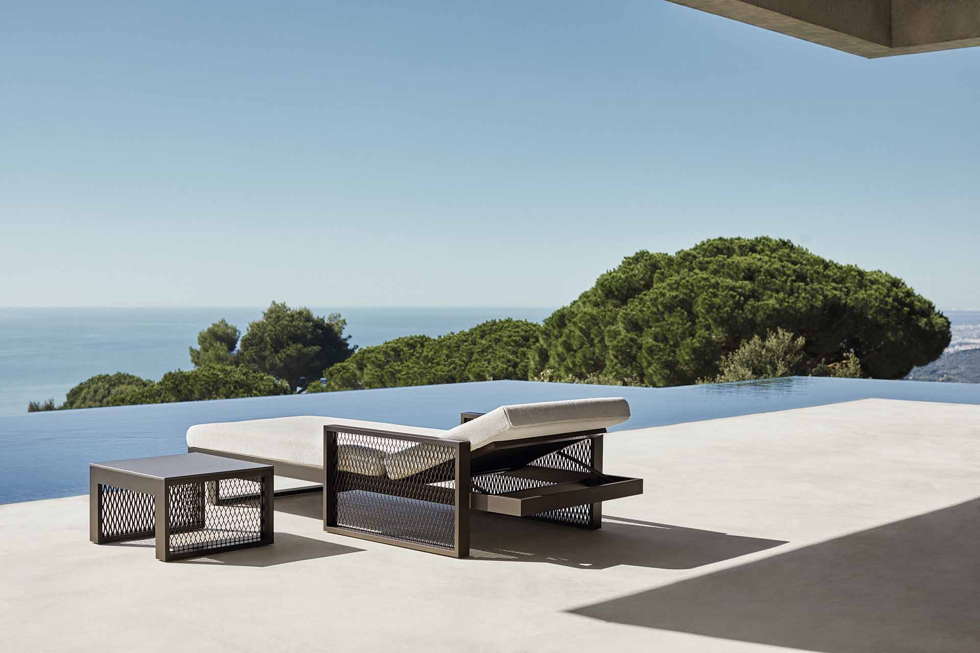 Chaise longue