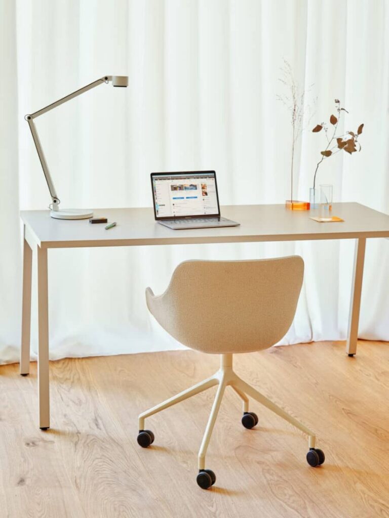 Bureau individuel moderne