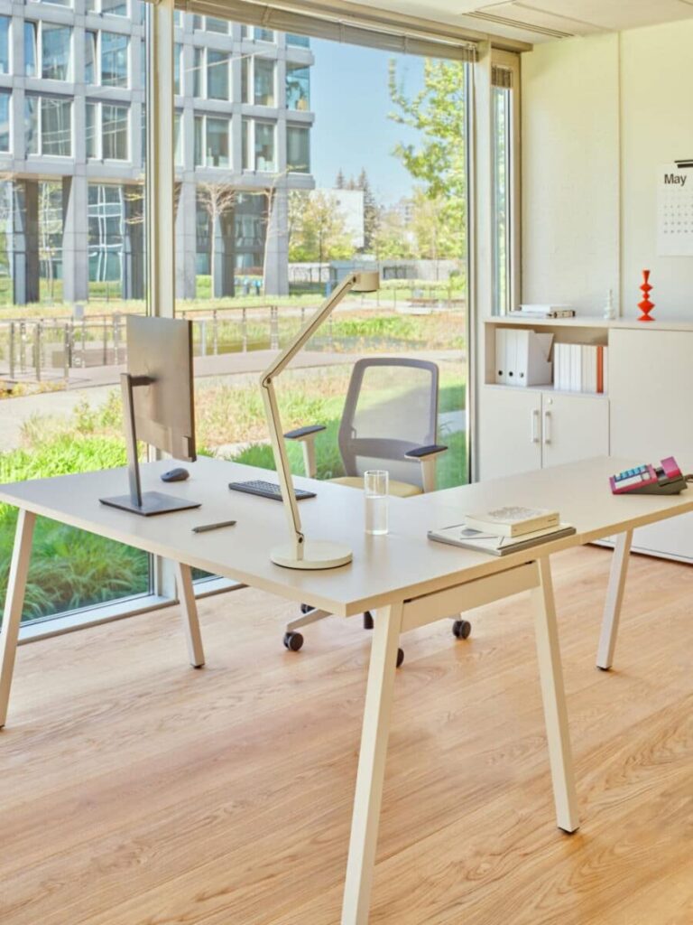 Bureau individuel moderne