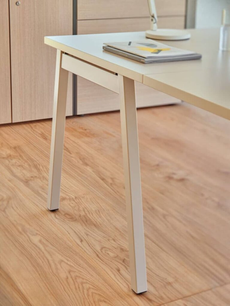 Bureau individuel moderne