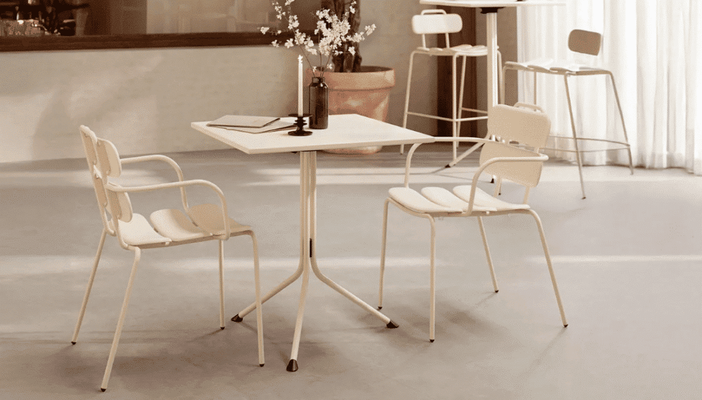 Chaise pour les cafétérias