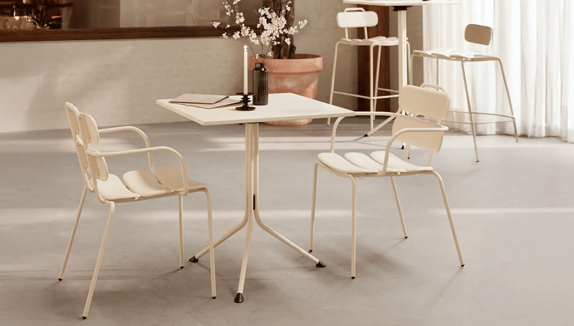 Chaise pour les cafétérias