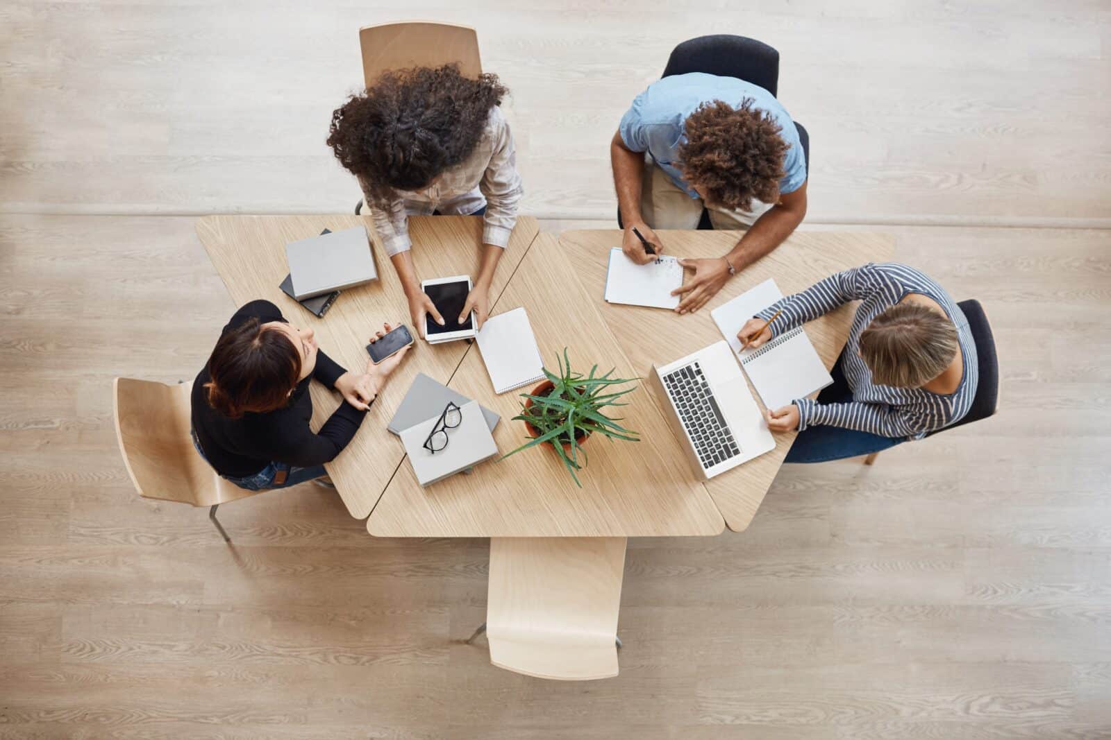 Bien choisir sa table de réunion