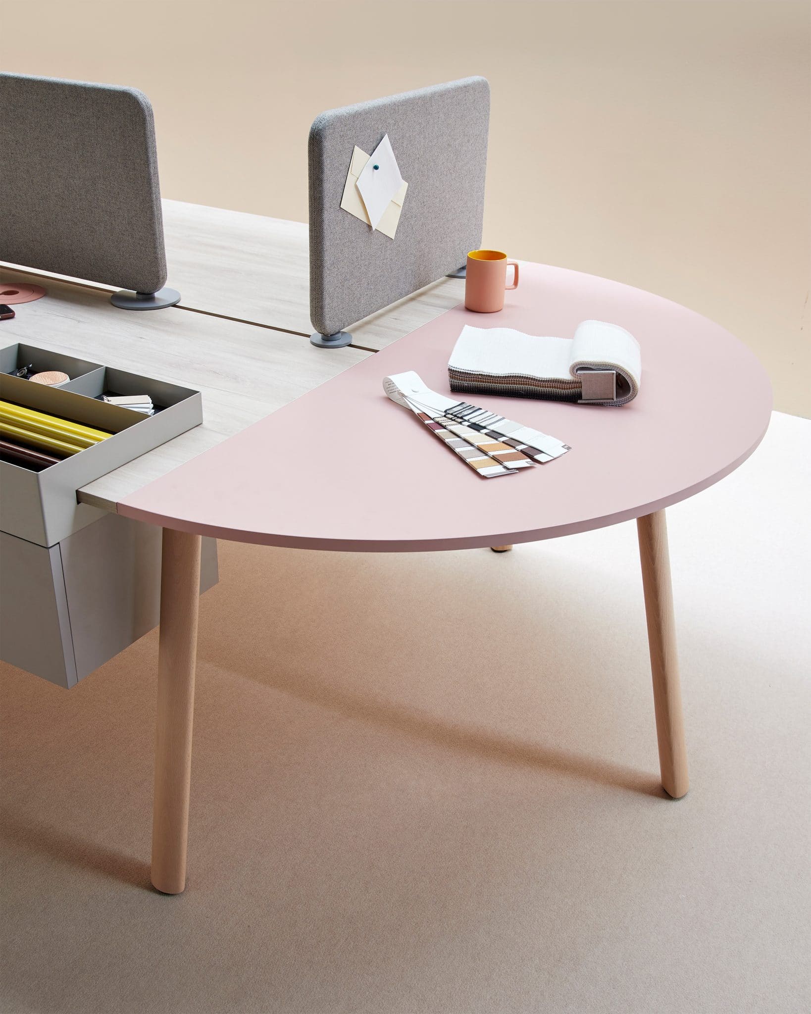 Bureau bench